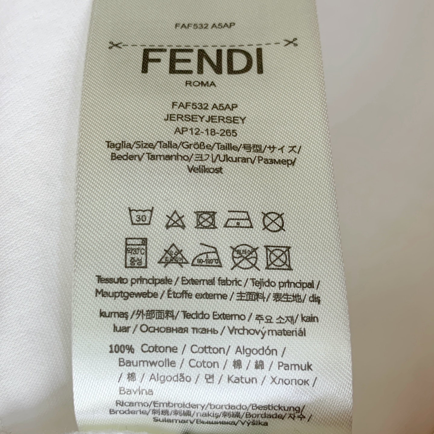 ss芬迪纯棉最新面料！经典标识图案logo时尚简约潮流短袖，最顶级的品质专柜原单短袖，顶级制作工艺进口面