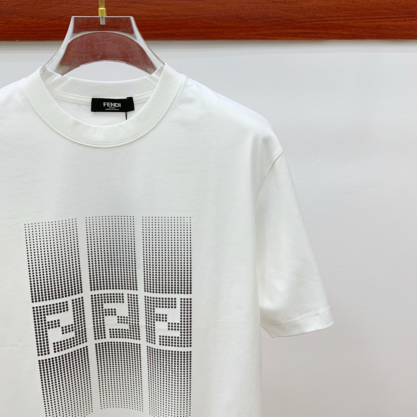 ss芬迪纯棉最新面料！经典标识图案logo时尚简约潮流短袖，最顶级的品质专柜原单短袖，顶级制作工艺进口面