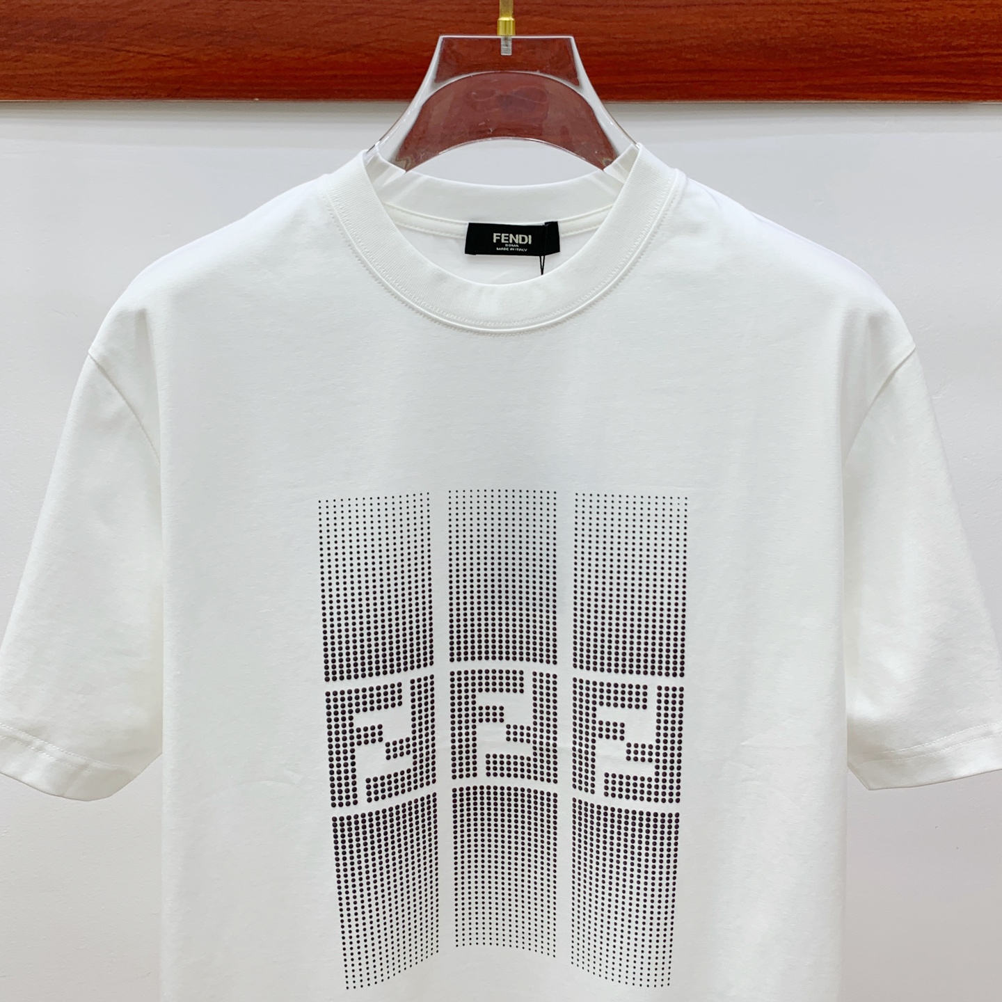 ss芬迪纯棉最新面料！经典标识图案logo时尚简约潮流短袖，最顶级的品质专柜原单短袖，顶级制作工艺进口面