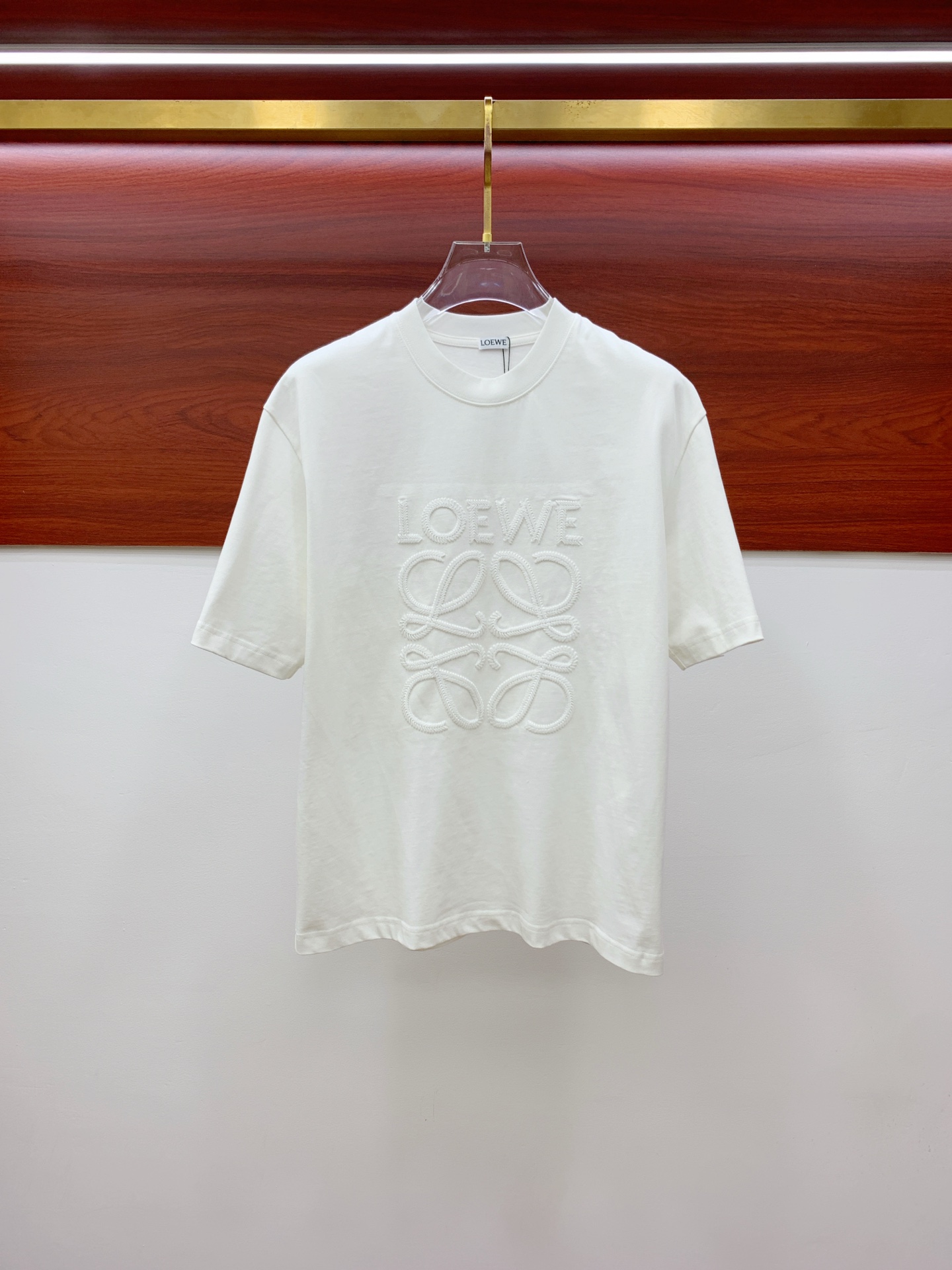 NO:506176,The latest fabric of ss Luo Yiwei pure cotton!  Classic logo pattern logo stylish simple trendy short sleeves, the top quality counter original single short sleeves, the top-level production process imported fabric, the unique design of the counter model, using imported high-end customized fabrics. The official website is on sale!  Excellent fabric style, size M-3XL, loewe, T-shirt, alexander wang19860909ss罗意威纯棉最新面料！经典标识图案logo时尚简约潮流短袖,最顶级的品质专柜原单短袖,顶级制作工艺进口面料,专柜款独特设计,采用进口高端订制面料.官网在售！面料版型超赞 码数M-3XL,,loewe,T-shirt,alexander wang,Men's clothing