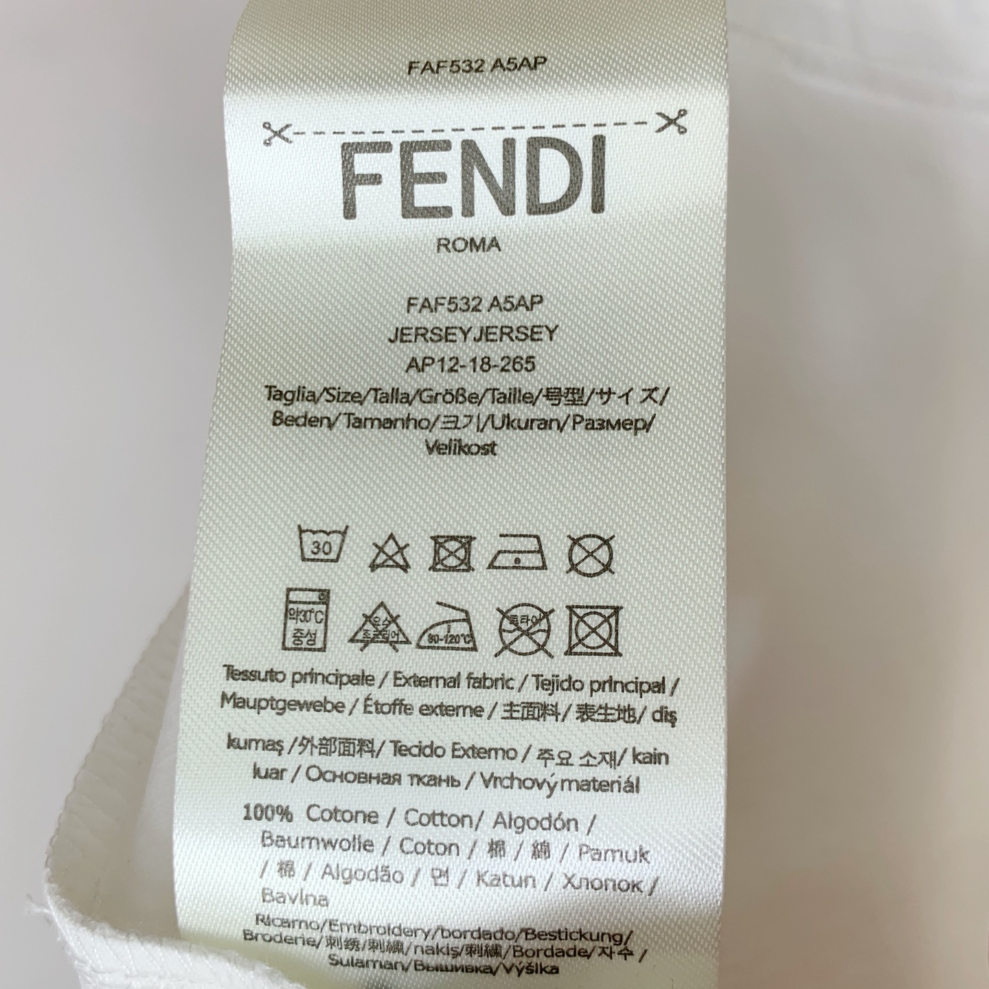 ss芬迪纯棉最新面料！经典标识图案logo时尚简约潮流短袖，最顶级的品质专柜原单短袖，顶级制作工艺进口面