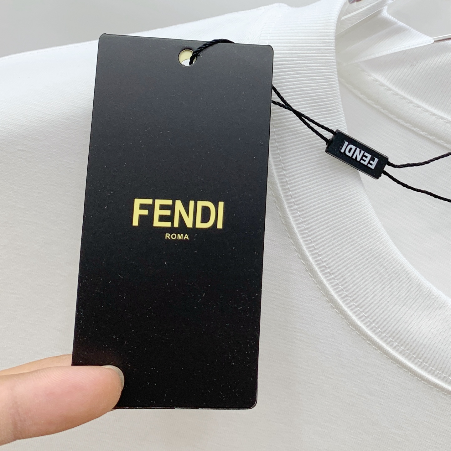 ss芬迪纯棉最新面料！经典标识图案logo时尚简约潮流短袖，最顶级的品质专柜原单短袖，顶级制作工艺进口面