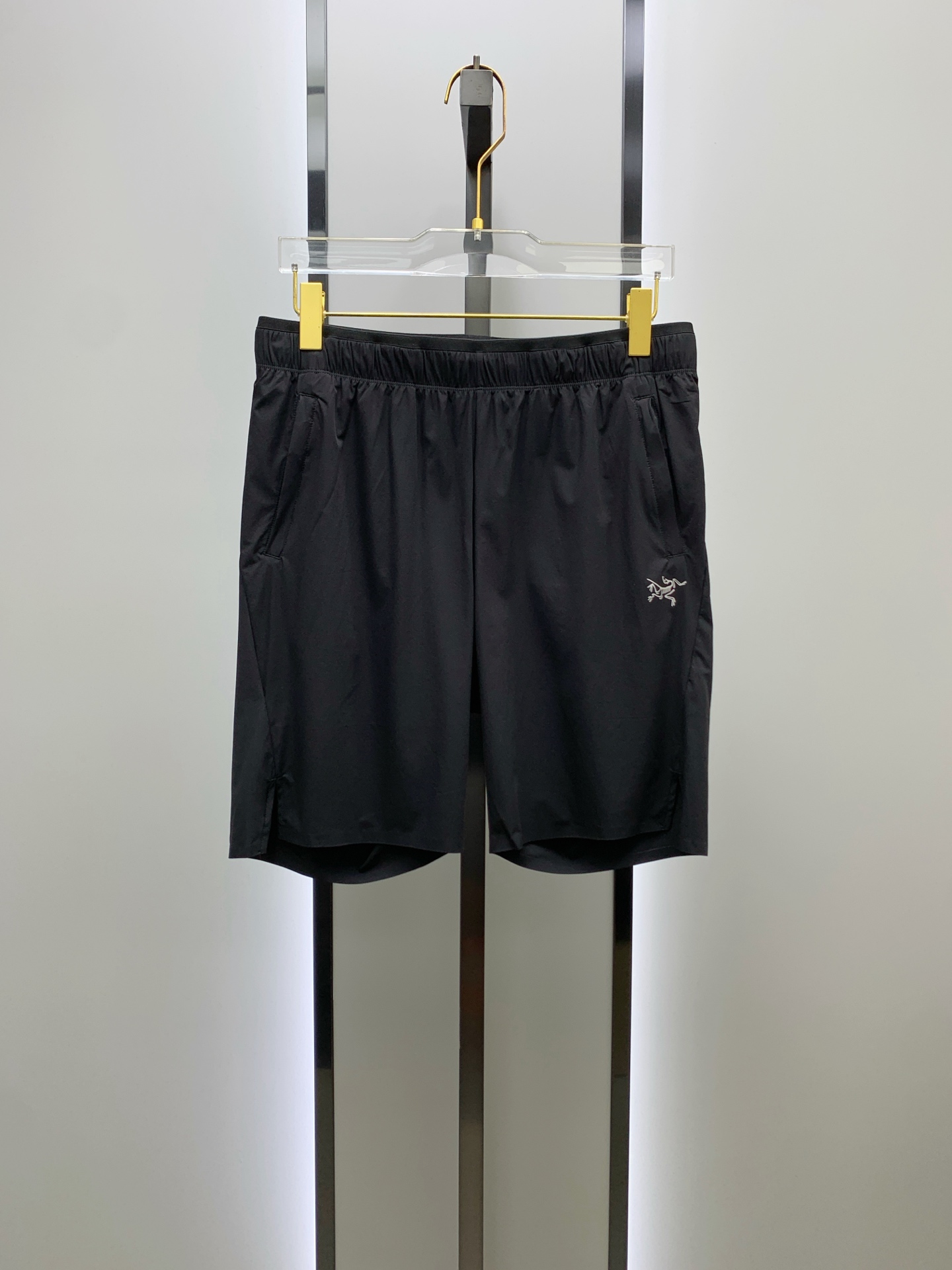 NO:430738,Archaeopteryx has complete three standards. 2025 summer new men's casual shorts, high-end custom fabric breathable fabric, extremely breathable, elastic and comfortable, impeccable details, top-level auxiliary materials, original logo design concept, delicate and soft feel!  The upper body style is excellent!  Size M-3Xl,arc'teryx,shorts,alexander wang19860909始祖鸟三标齐全 2025夏季新款男士休闲短裤,高级定制面料透气面料 透气弹力舒适度极高,细节无可挑剔,顶级辅料配备,原版logo设计理念,手感细腻柔软！上身版型超赞！尺码M-3Xl,arc'teryx,shorts,alexander wang,Men's clothing