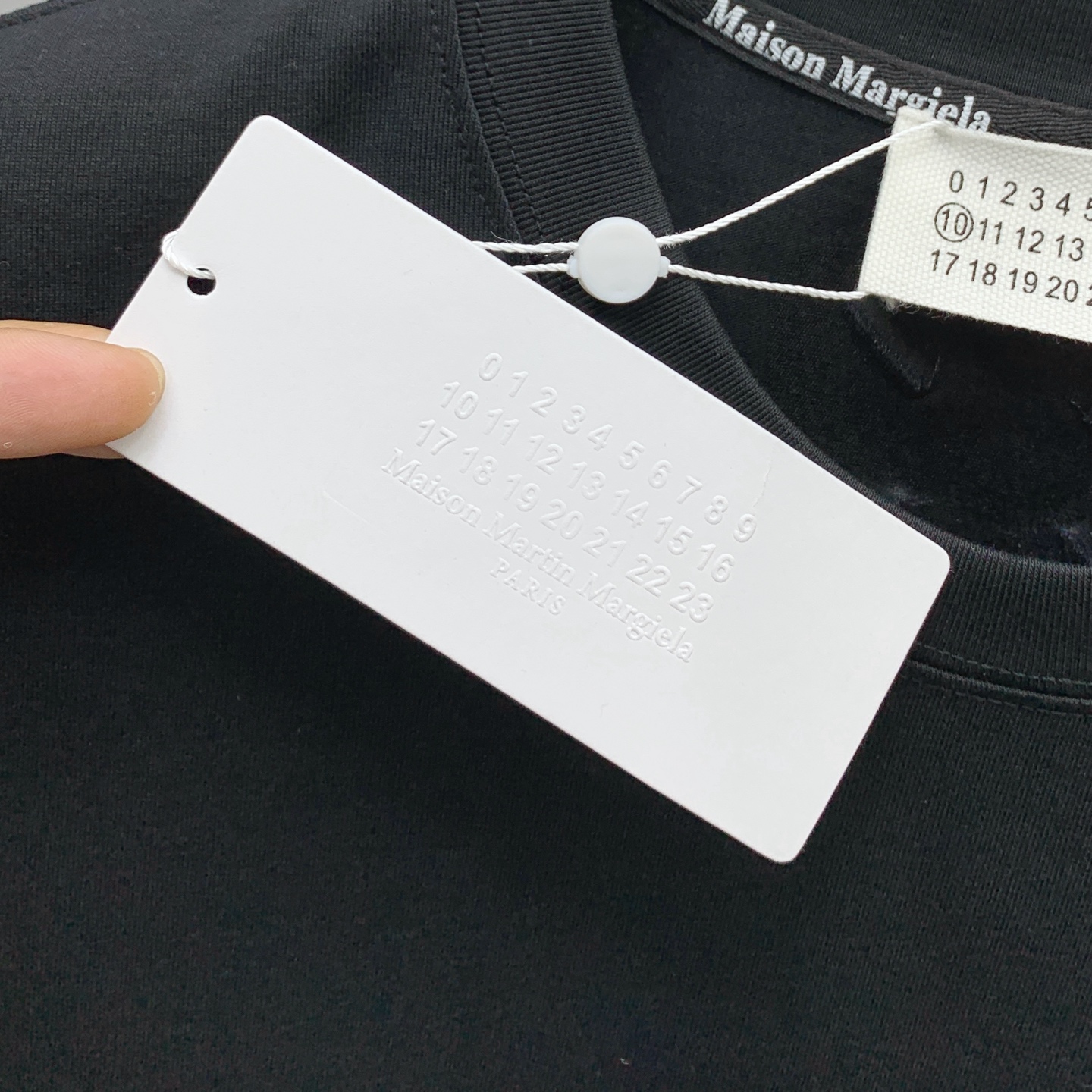 P马吉拉25ss新款背心 领口和袖口增强螺纹不易变形🫠 领口包条螺纹、领脚标识logo侧麦！面料经洗水处
