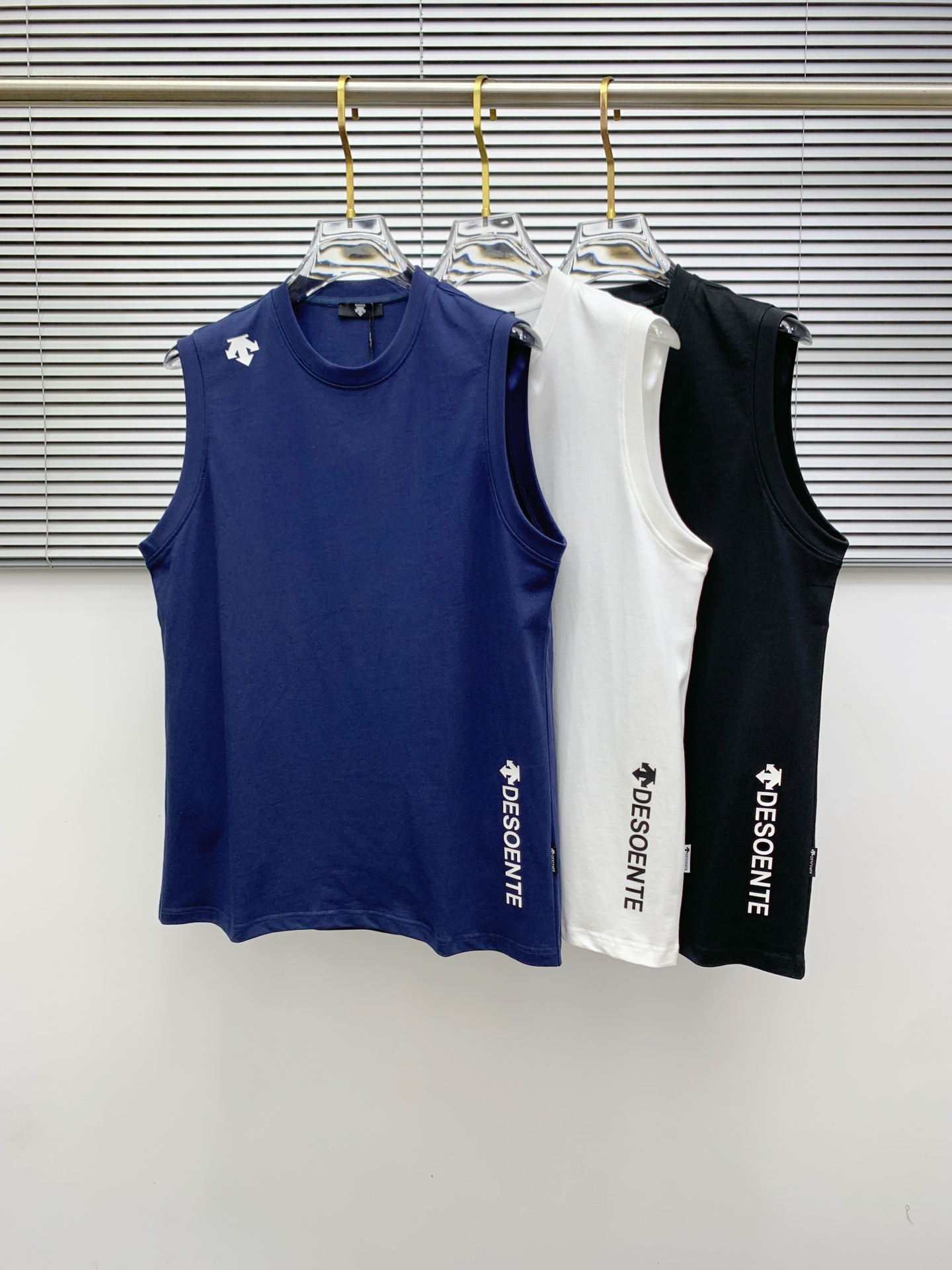 NO:426486,The new DiSant 25ss vest, the neckline and cuff reinforced threads are not easy to deform, the neckline cover threads, the neckline foot logo logo side wheat!  The fabric is washed and has a comfortable feel, skin-friendly and breathable without pilling!  Same model for men and women Size M-3XL, alexander wang19860909迪桑特25ss新款背心 领口和袖口增强螺纹不易变形 领口包条螺纹、领脚标识logo侧麦！面料经洗水处理,手感舒适,亲肤透气不起球！男女同款 尺码M-3XL,,alexander wang,Men's clothing