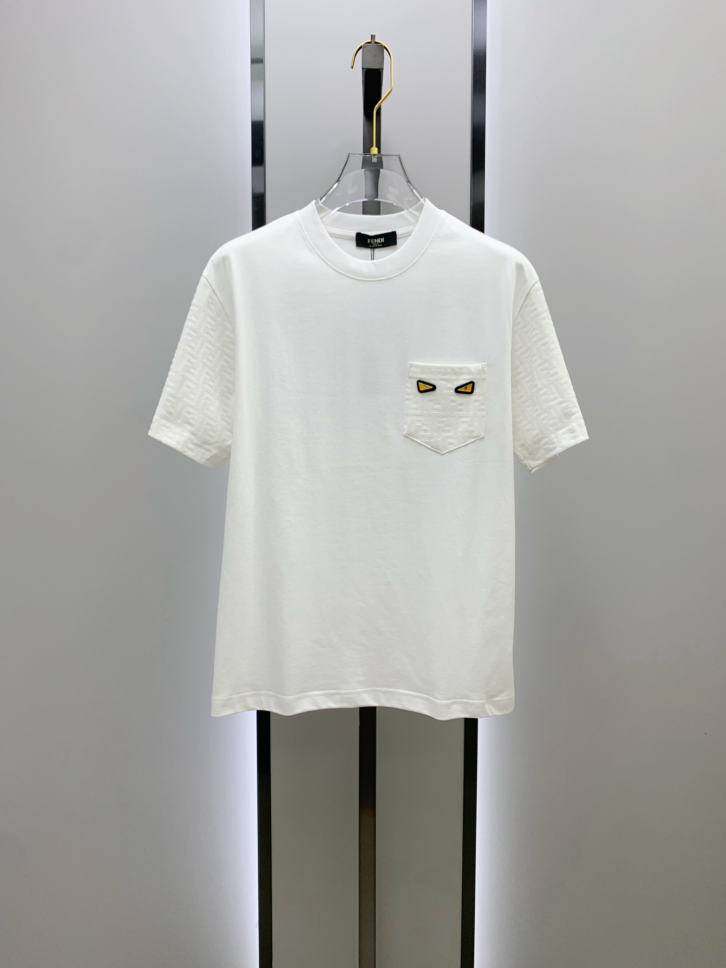 NO:522419,Ss Fendi pure cotton latest fabric!  Classic logo pattern logo stylish simple trendy short sleeves, the top quality counter original single short sleeves, the top-level production process imported fabric, the unique design of the counter model, using imported high-end customized fabrics. The official website is on sale!  Excellent fabric fit M-3XL, fendi, T-shirt, alexander wang19860909ss芬迪纯棉最新面料！经典标识图案logo时尚简约潮流短袖,最顶级的品质专柜原单短袖,顶级制作工艺进口面料,专柜款独特设计,采用进口高端订制面料.官网在售！面料版型超赞 码数M-3XL,,fendi,T-shirt,alexander wang,Men's clothing