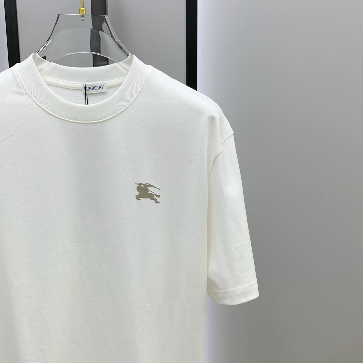 ss巴宝莉纯棉最新面料经典标识图案logo时尚简约潮流短袖，最顶级的品质专柜原单短袖，顶级制作工艺进口面