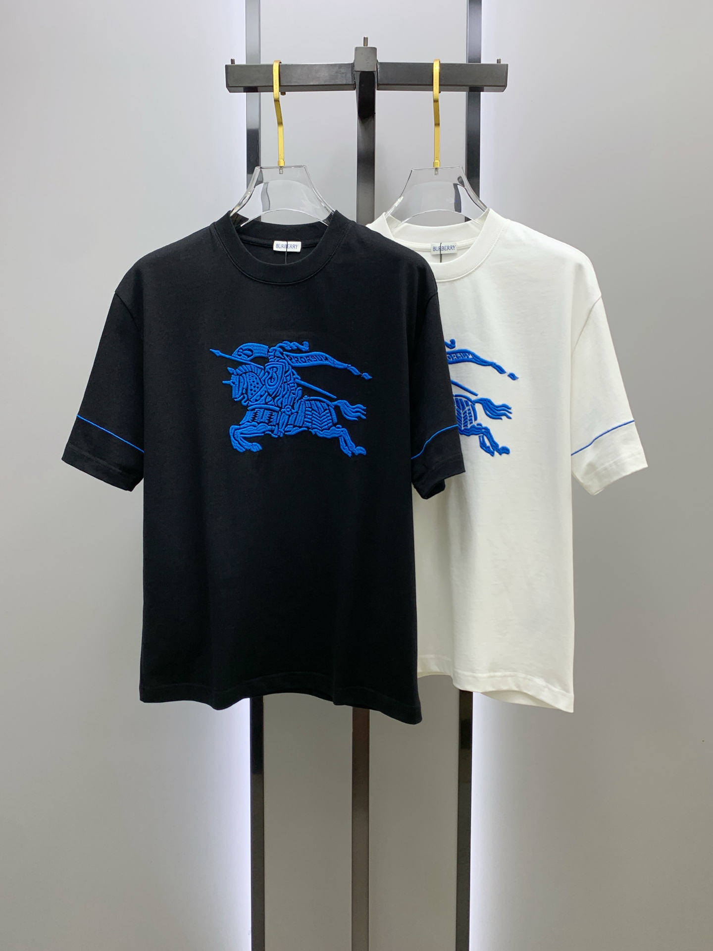 ss巴宝莉纯棉最新面料经典标识图案logo时尚简约潮流短袖，最顶级的品质专柜原单短袖，顶级制作工艺进口面