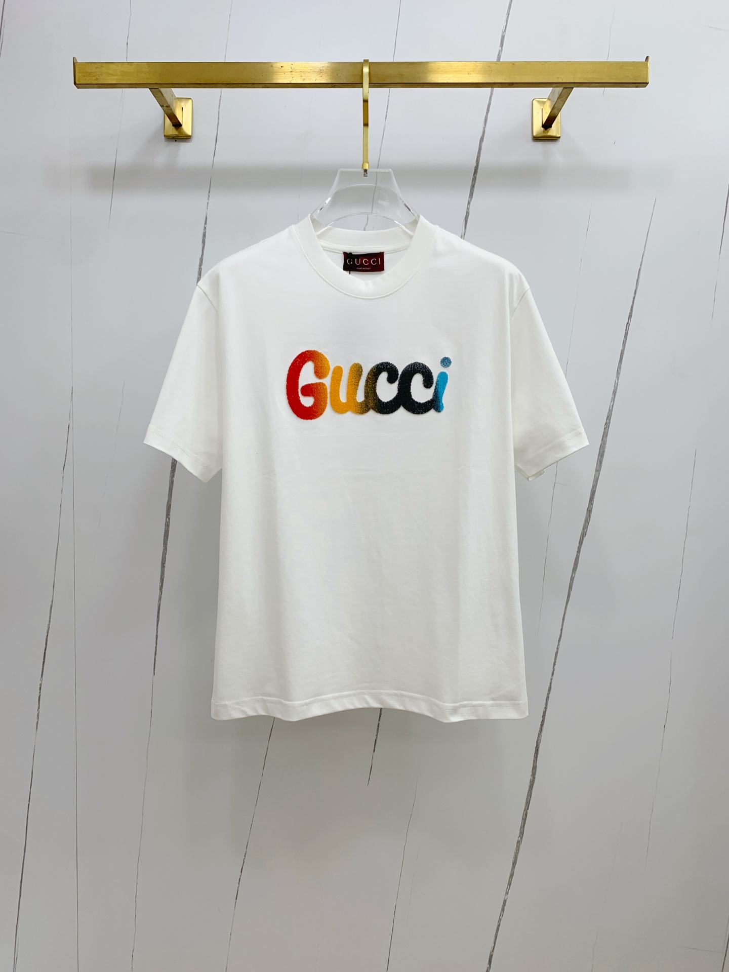 NO:482382,Ss Gucci pure cotton latest fabric classic logo pattern logo fashionable simple trendy short sleeves, top quality counter original single short sleeves, top production craft imported fabrics, unique design of counter style, using imported high-end customized fabrics. The official website is on sale!  Excellent fabric pattern, size..Black and white M-3XL, gucci, T-shirt, alexander wang19860909ss古驰纯棉最新面料经典标识图案logo时尚简约潮流短袖,最顶级的品质专柜原单短袖,顶级制作工艺进口面料,专柜款独特设计,采用进口高端订制面料.官网在售！面料版型超赞 码数..黑白色 M-3XL,,gucci,T-shirt,alexander wang,Men's clothing