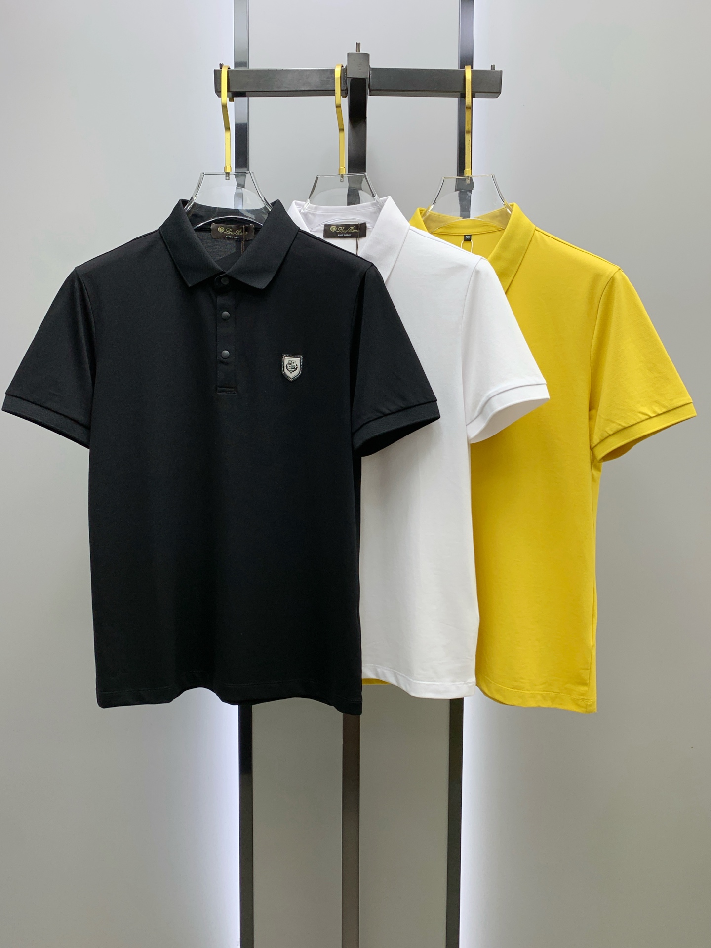 NO:426482,LSS [New Product] Spring and Summer Short-sleeved Lapel T-shirt polo, the highest version of customized high-end vermill fabric is simple and fashionable, thread color combination is super good-looking!  Classic logo simple and elegant style!  Full of high-end feel, wearable in all seasons. Simple European style official website is on sale... Code number M-3XL, T-shirt,tees, t-shirt,alexander wang19860909LSS【新品】春夏短袖翻领T恤polo,最高版本客供定制高端朱地面料简单时尚款,螺纹拼色螺纹配色超级好看！经典logo简单大方的款式！满满的高级感,四季可穿.简欧风格官网在售 …码数M-3XL,,T-shirt,tees，t-shirt,alexander wang,Men's clothing