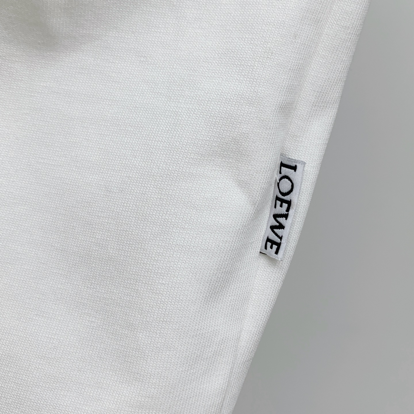 P罗意威2025夏季新款短袖T恤，个性艺术系列全网独家首发 百搭款细节处理完美纯棉面料十分精致 原版面料