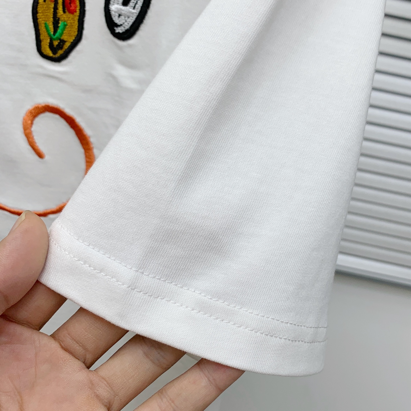 P芬迪2025夏季新款短袖T恤，个性艺术系列全网独家首发 百搭款细节处理完美纯棉面料十分精致 原版面料 