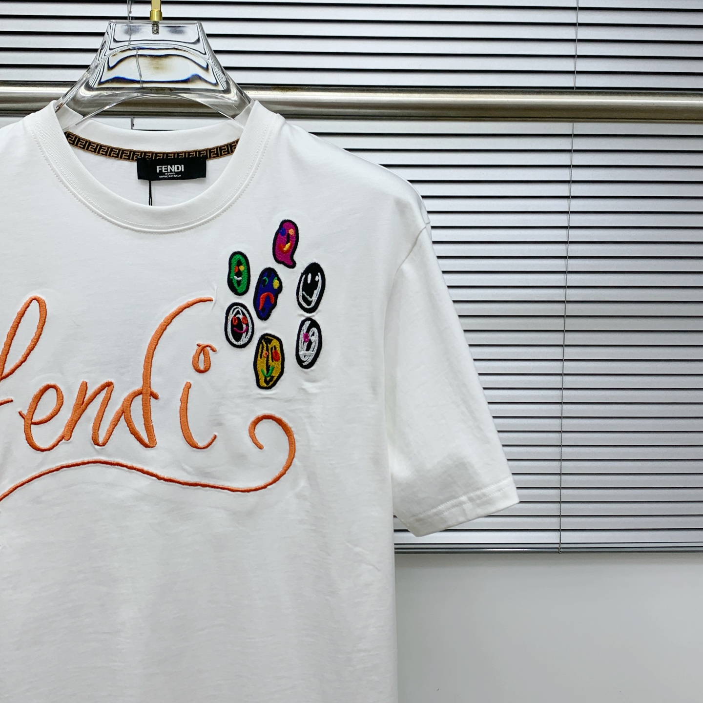 P芬迪2025夏季新款短袖T恤，个性艺术系列全网独家首发 百搭款细节处理完美纯棉面料十分精致 原版面料 