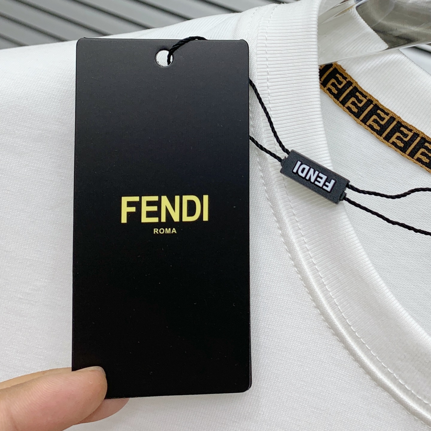 P芬迪2025夏季新款短袖T恤，个性艺术系列全网独家首发 百搭款细节处理完美纯棉面料十分精致 原版面料 