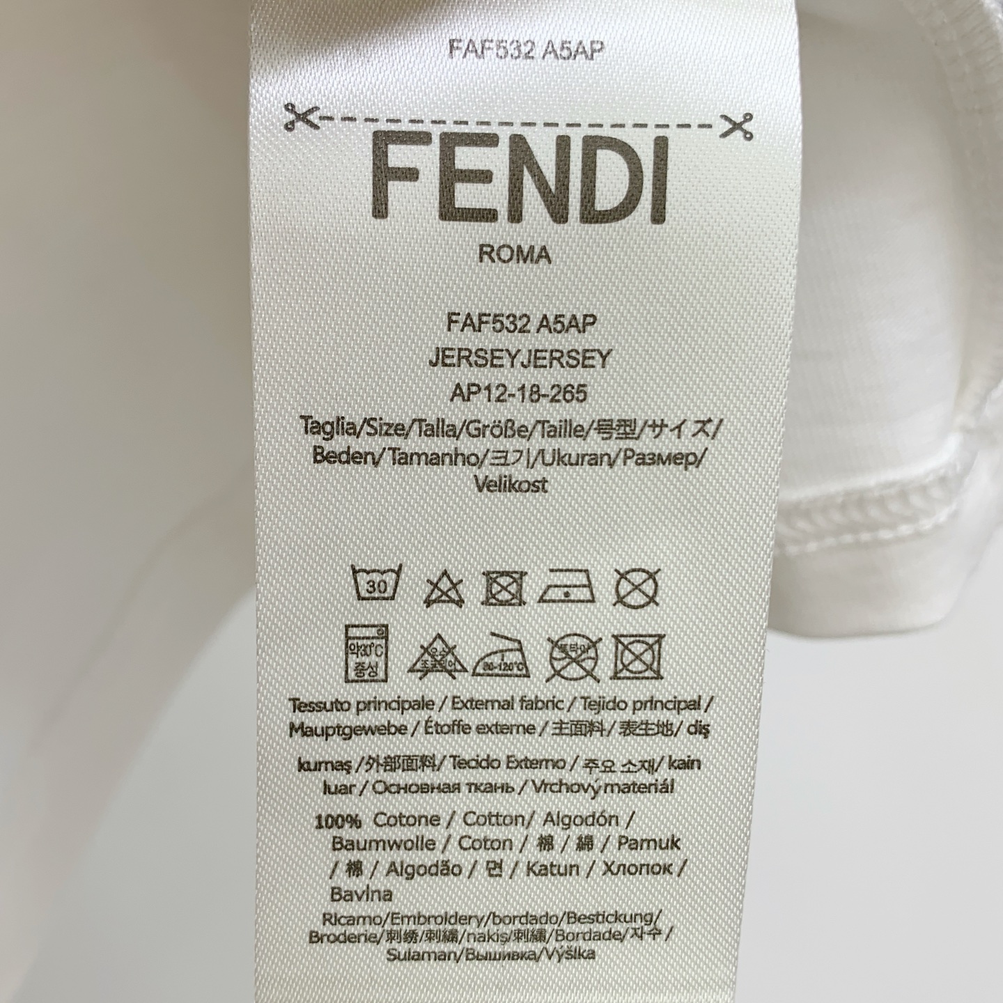 P芬迪2025夏季新款短袖T恤，个性艺术系列全网独家首发 百搭款细节处理完美纯棉面料十分精致 原版面料 