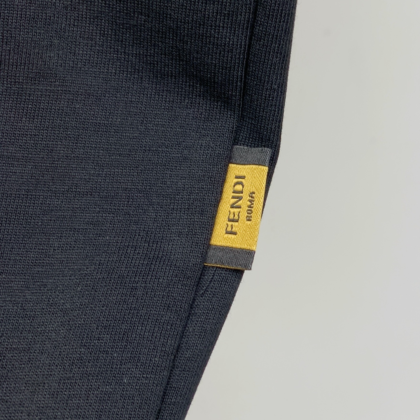 P芬迪2025夏季新款短袖T恤，个性艺术系列全网独家首发 百搭款细节处理完美纯棉面料十分精致 原版面料 