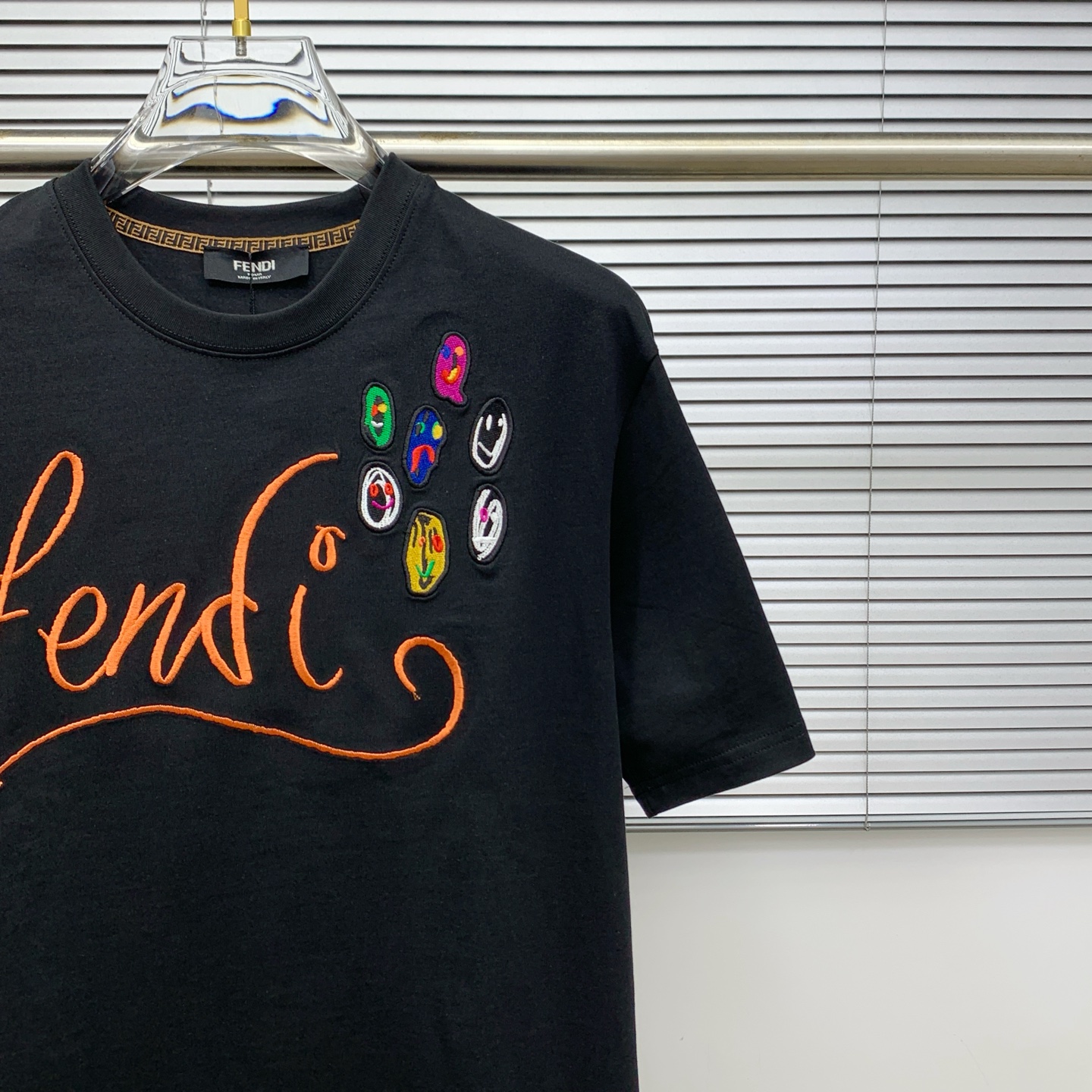 P芬迪2025夏季新款短袖T恤，个性艺术系列全网独家首发 百搭款细节处理完美纯棉面料十分精致 原版面料 