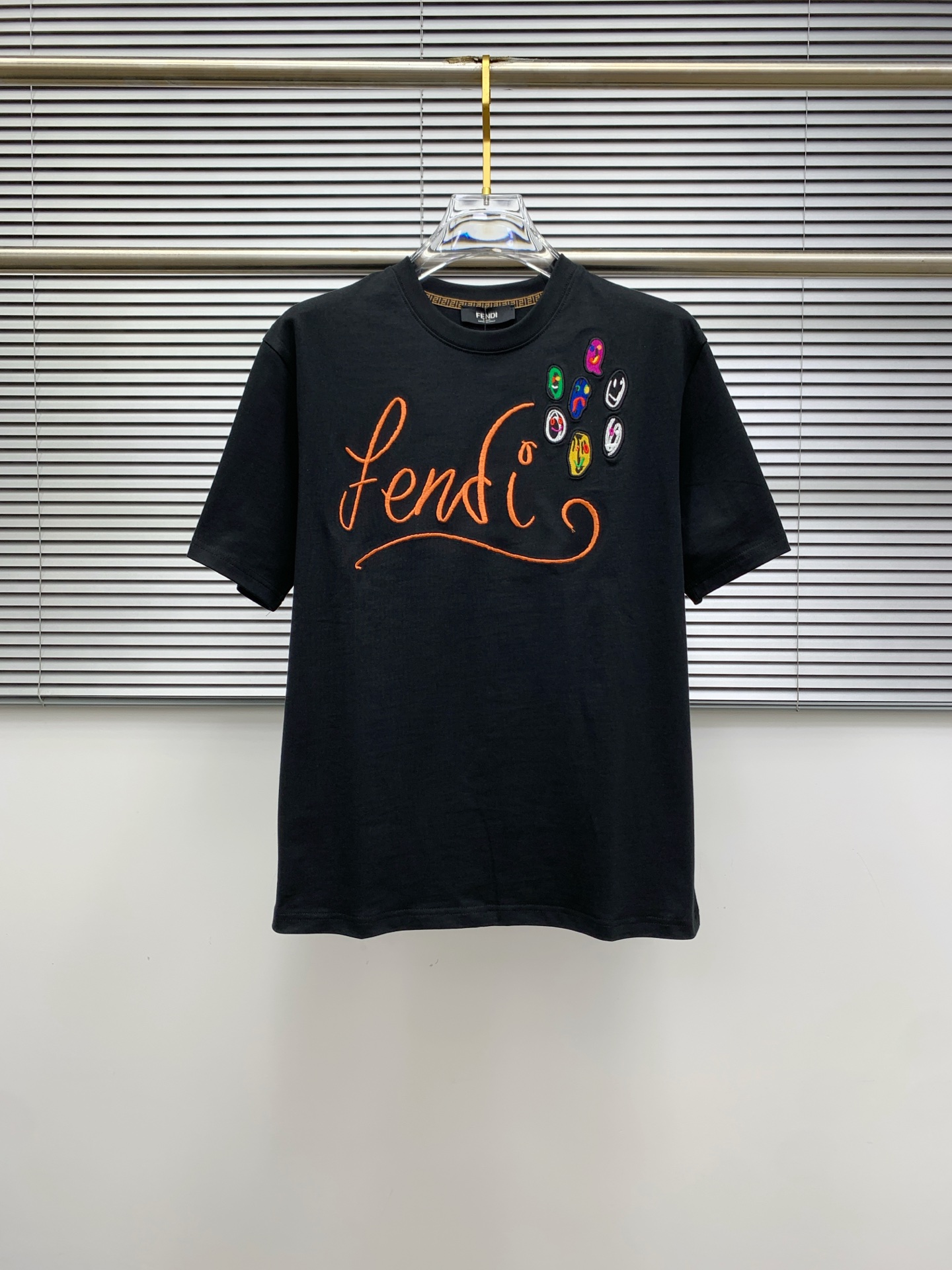 P芬迪2025夏季新款短袖T恤，个性艺术系列全网独家首发 百搭款细节处理完美纯棉面料十分精致 原版面料 