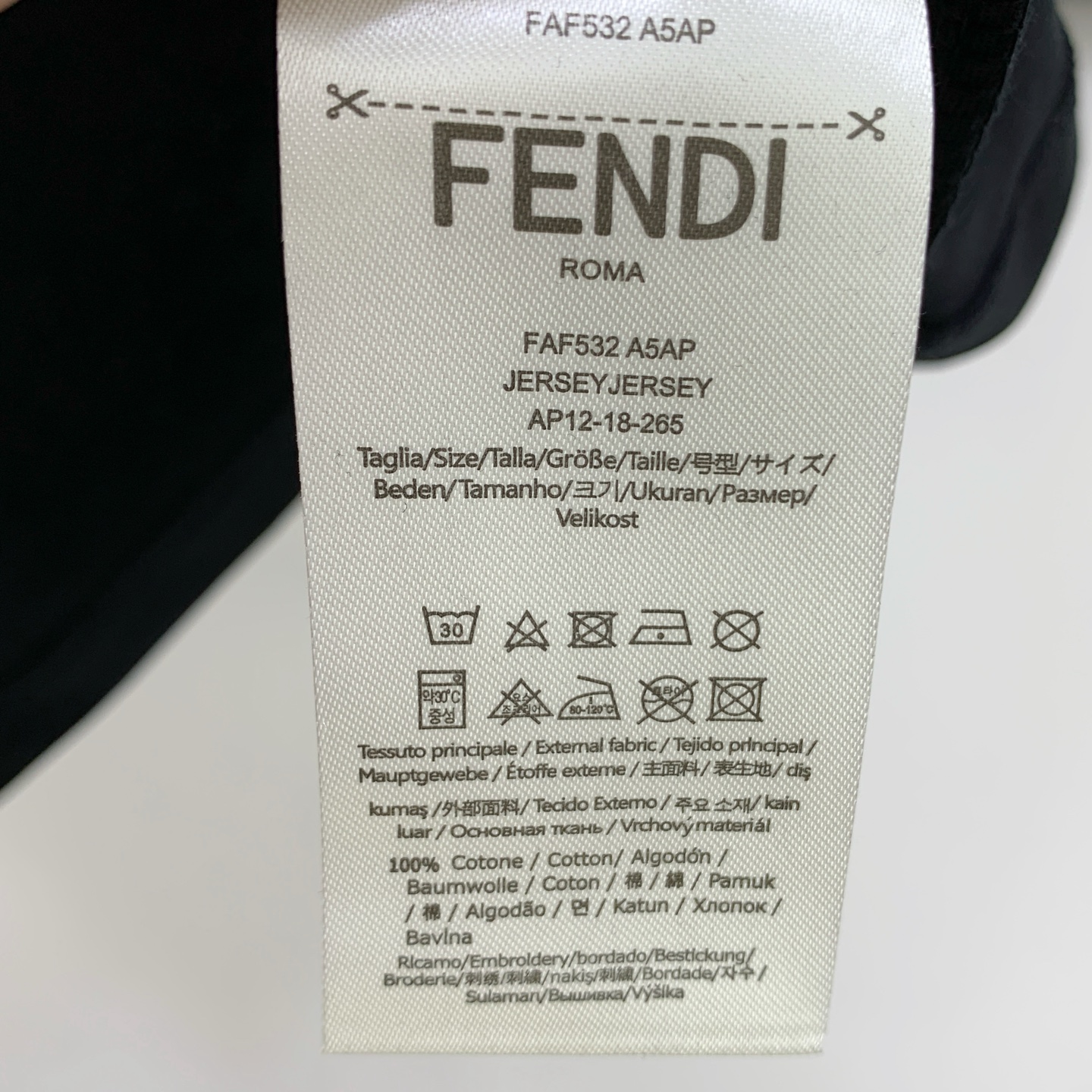 P芬迪2025夏季新款短袖T恤，个性艺术系列全网独家首发 百搭款细节处理完美纯棉面料十分精致 原版面料 