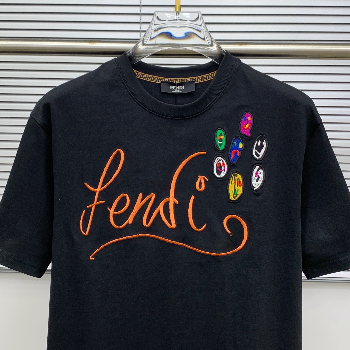 P芬迪2025夏季新款短袖T恤，个性艺术系列全网独家首发 百搭款细节处理完美纯棉面料十分精致 原版面料 