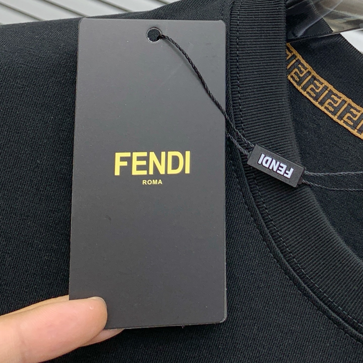 P芬迪2025夏季新款短袖T恤，个性艺术系列全网独家首发 百搭款细节处理完美纯棉面料十分精致 原版面料 