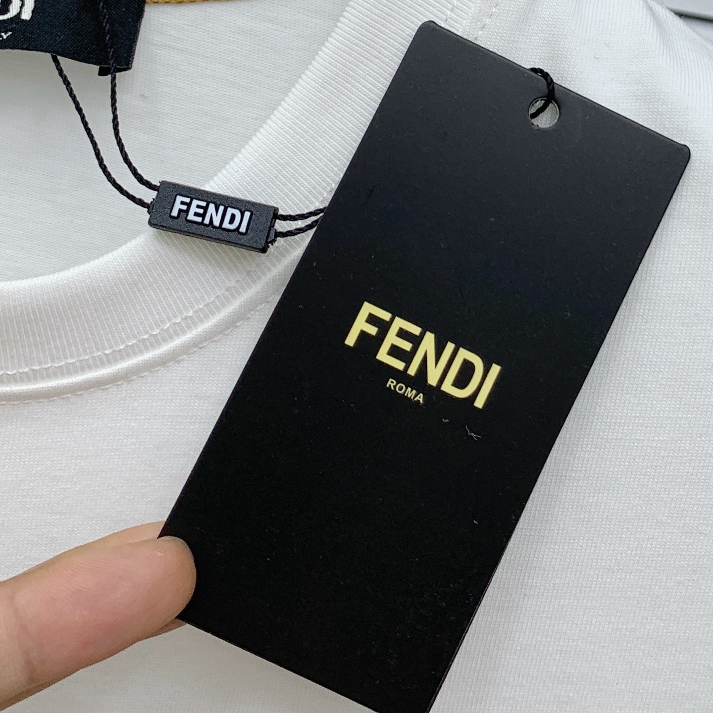 P芬迪2025夏季新款短袖T恤，个性艺术系列全网独家首发 百搭款细节处理完美纯棉面料十分精致 原版面料 