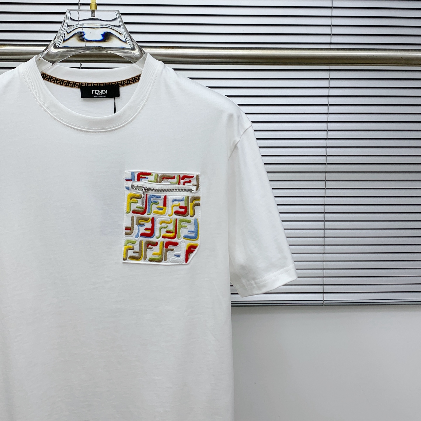 P芬迪2025夏季新款短袖T恤，个性艺术系列全网独家首发 百搭款细节处理完美纯棉面料十分精致 原版面料 