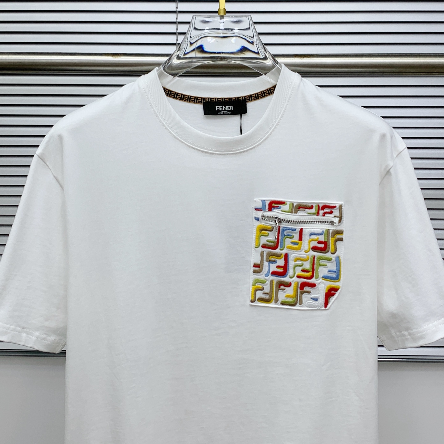 P芬迪2025夏季新款短袖T恤，个性艺术系列全网独家首发 百搭款细节处理完美纯棉面料十分精致 原版面料 