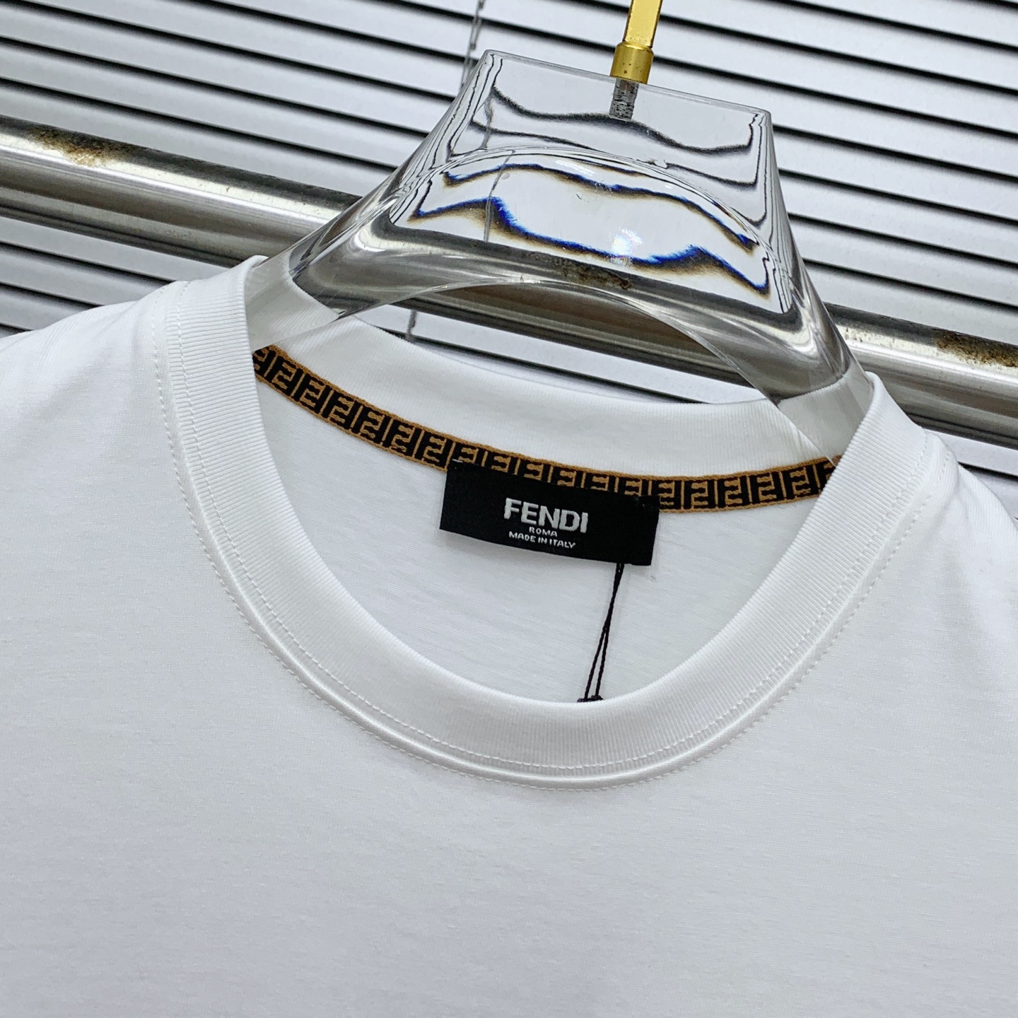 P芬迪2025夏季新款短袖T恤，个性艺术系列全网独家首发 百搭款细节处理完美纯棉面料十分精致 原版面料 