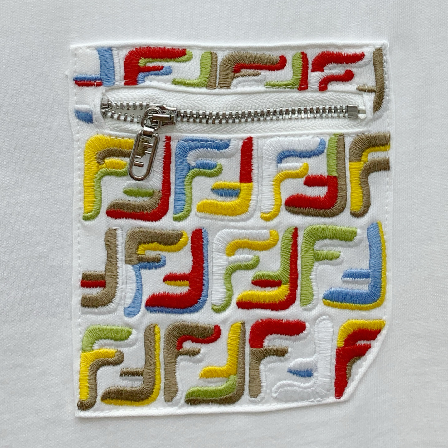 P芬迪2025夏季新款短袖T恤，个性艺术系列全网独家首发 百搭款细节处理完美纯棉面料十分精致 原版面料 