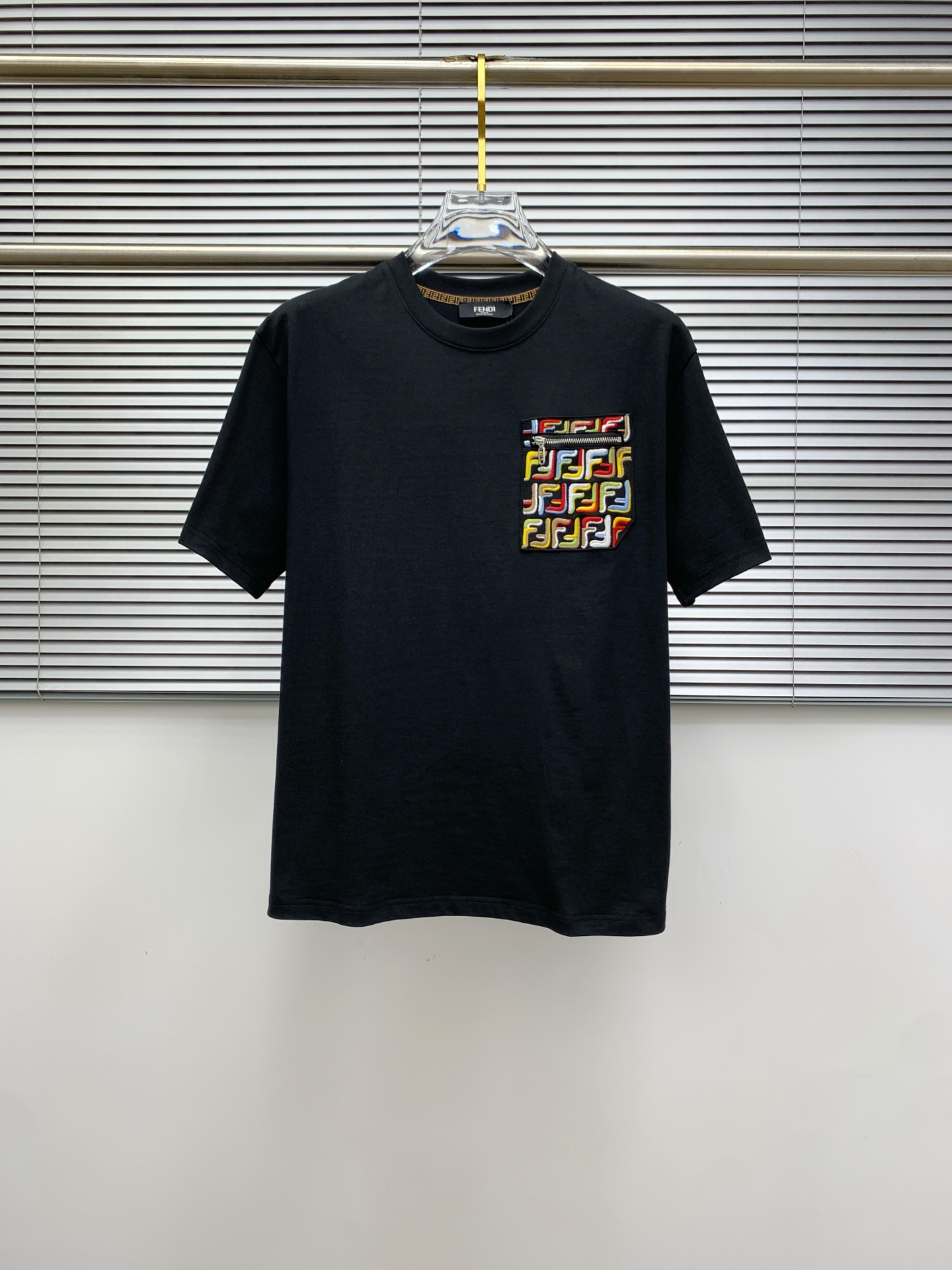 P芬迪2025夏季新款短袖T恤，个性艺术系列全网独家首发 百搭款细节处理完美纯棉面料十分精致 原版面料 