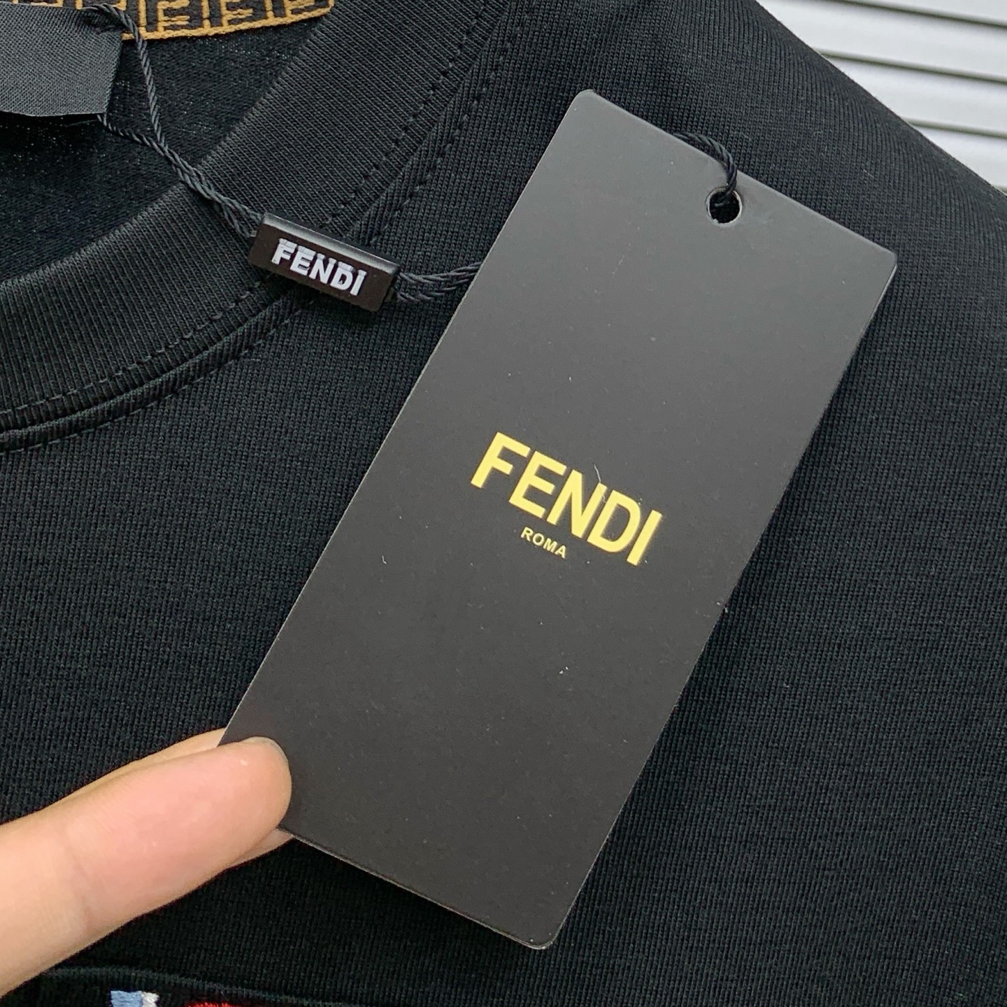 P芬迪2025夏季新款短袖T恤，个性艺术系列全网独家首发 百搭款细节处理完美纯棉面料十分精致 原版面料 