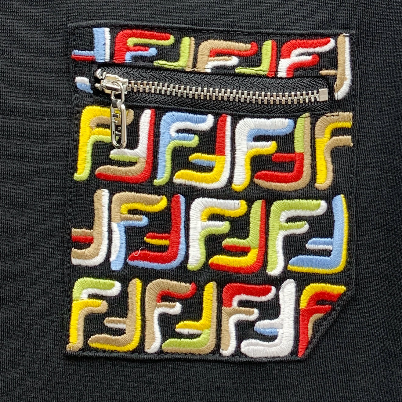 P芬迪2025夏季新款短袖T恤，个性艺术系列全网独家首发 百搭款细节处理完美纯棉面料十分精致 原版面料 