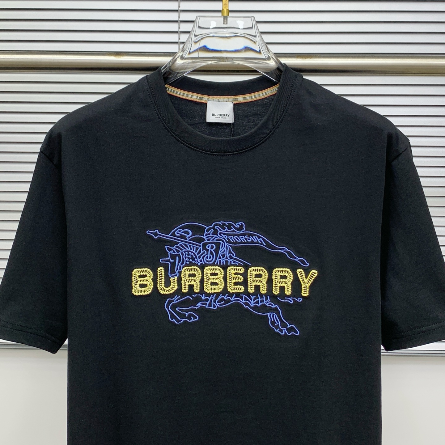 P巴宝莉2025夏季新款短袖T恤，个性艺术系列全网独家首发 百搭款细节处理完美纯棉面料十分精致 原版面料