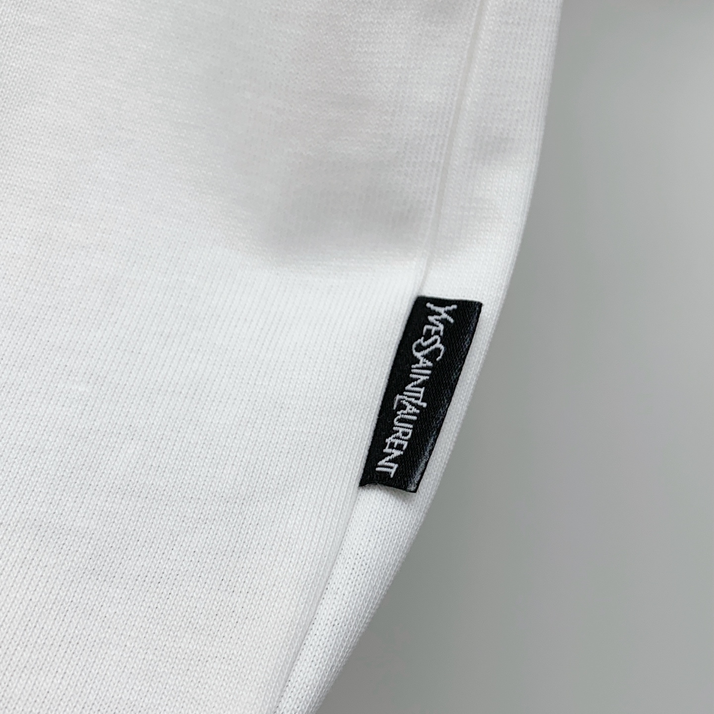 P圣罗兰2025夏季新款短袖T恤，个性艺术系列全网独家首发 百搭款细节处理完美纯棉面料十分精致 原版面料