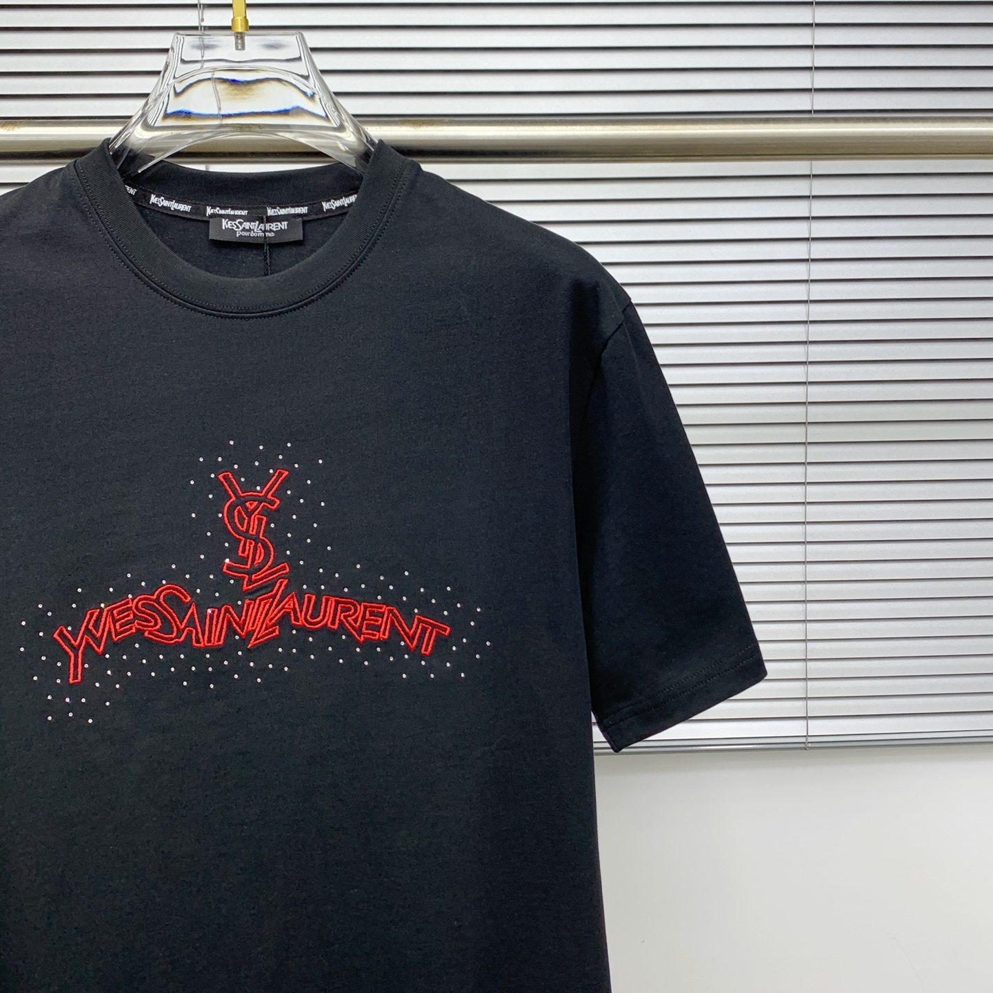 P圣罗兰2025夏季新款短袖T恤，个性艺术系列全网独家首发 百搭款细节处理完美纯棉面料十分精致 原版面料