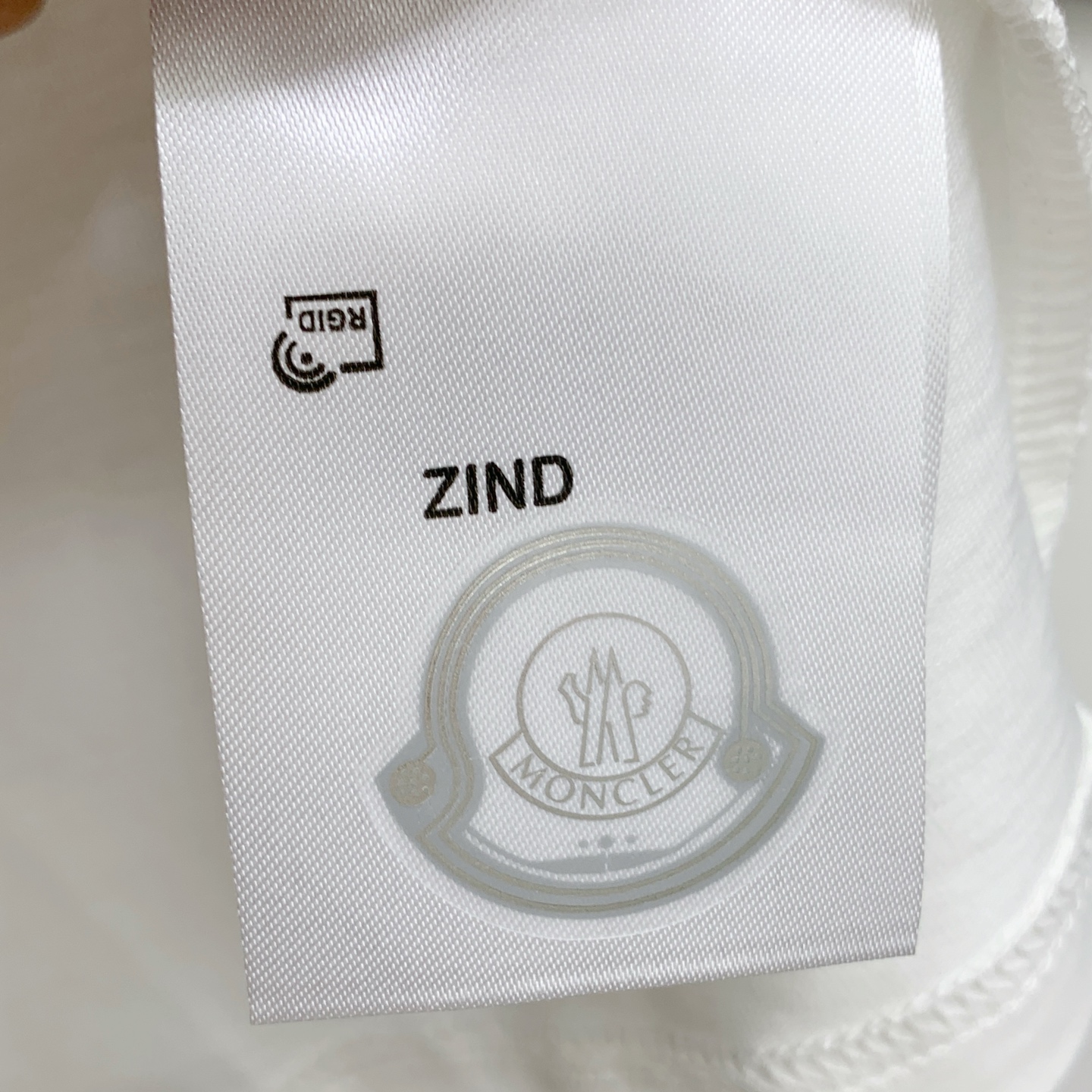 P蒙口2025夏季新款短袖T恤，个性艺术系列全网独家首发 百搭款细节处理完美纯棉面料十分精致 原版面料 