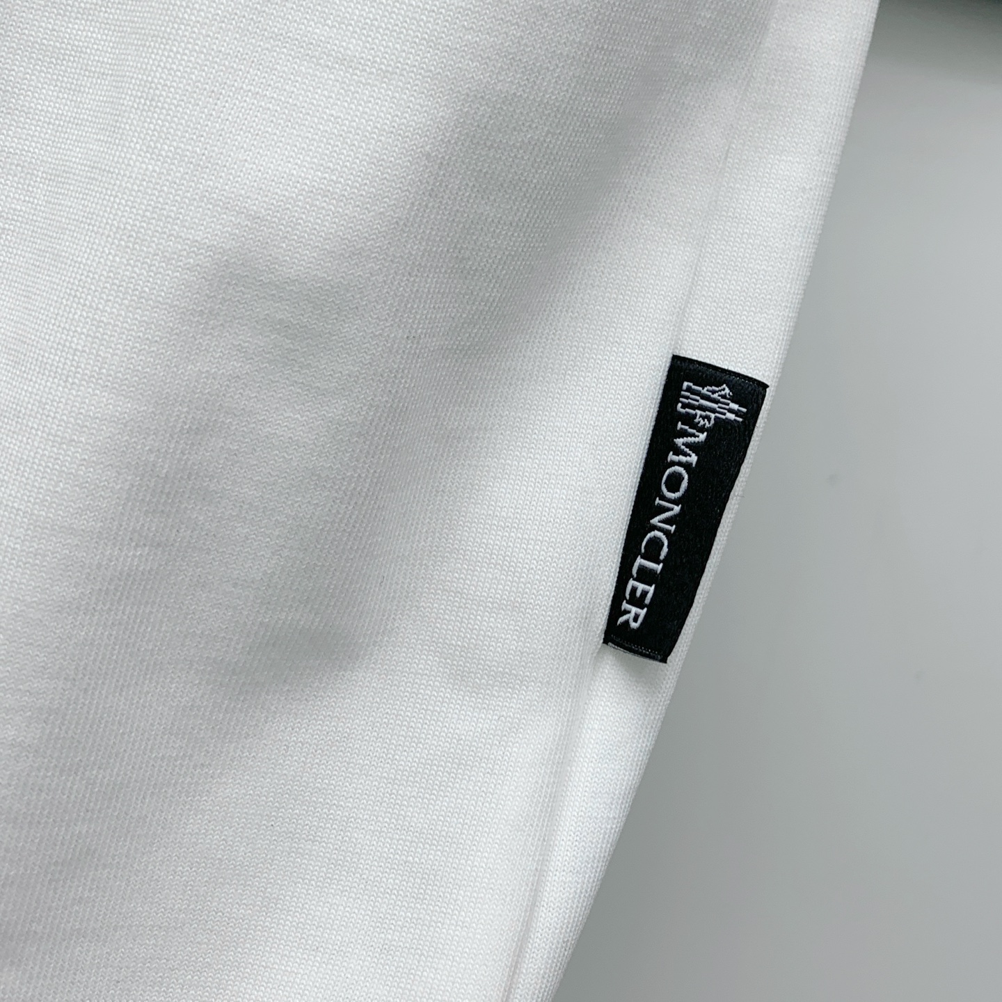 P蒙口2025夏季新款短袖T恤，个性艺术系列全网独家首发 百搭款细节处理完美纯棉面料十分精致 原版面料 