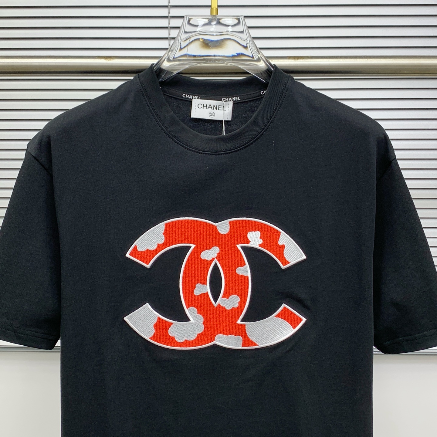 P香奈儿2025夏季新款短袖T恤，个性艺术系列全网独家首发 百搭款细节处理完美纯棉面料十分精致 原版面料