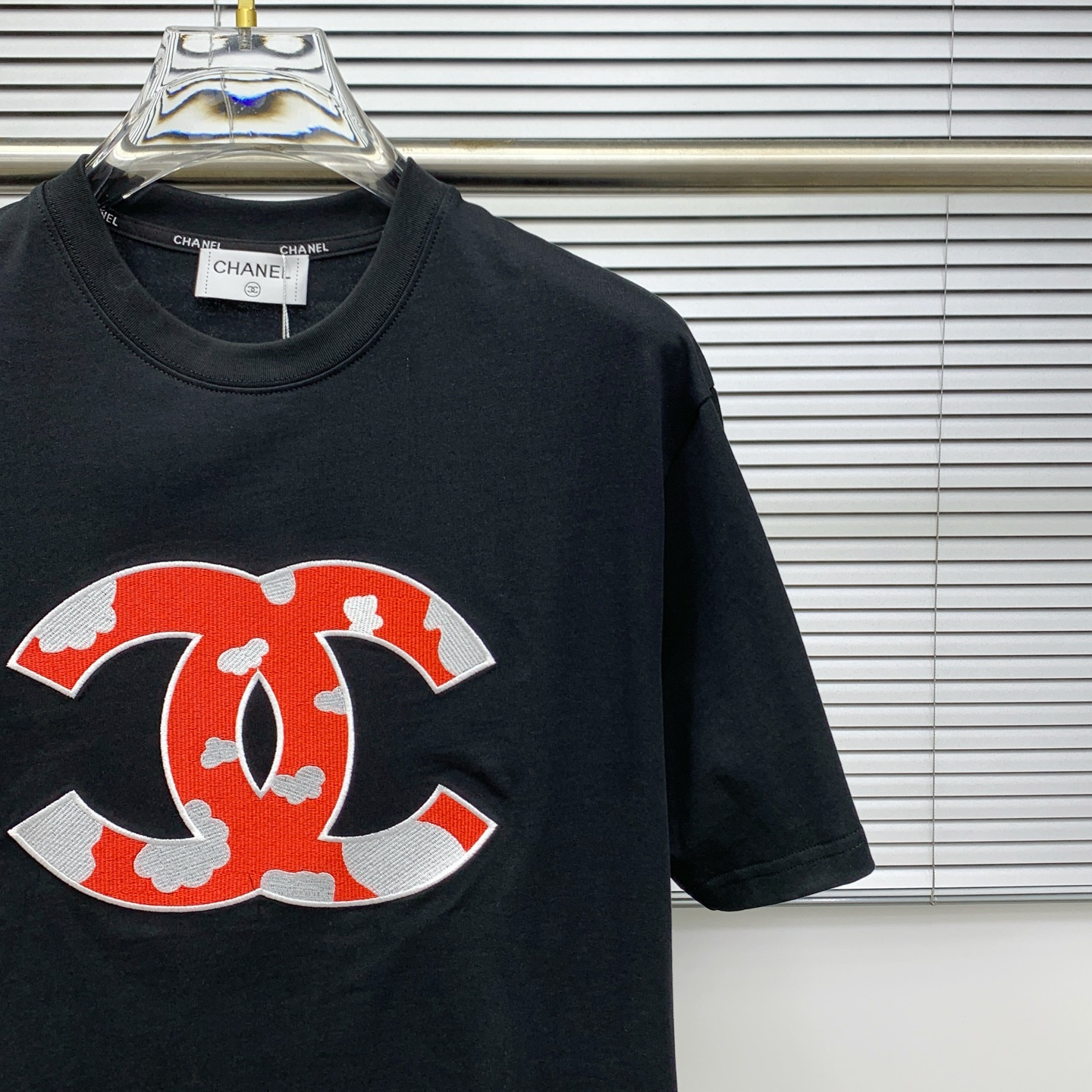 P香奈儿2025夏季新款短袖T恤，个性艺术系列全网独家首发 百搭款细节处理完美纯棉面料十分精致 原版面料