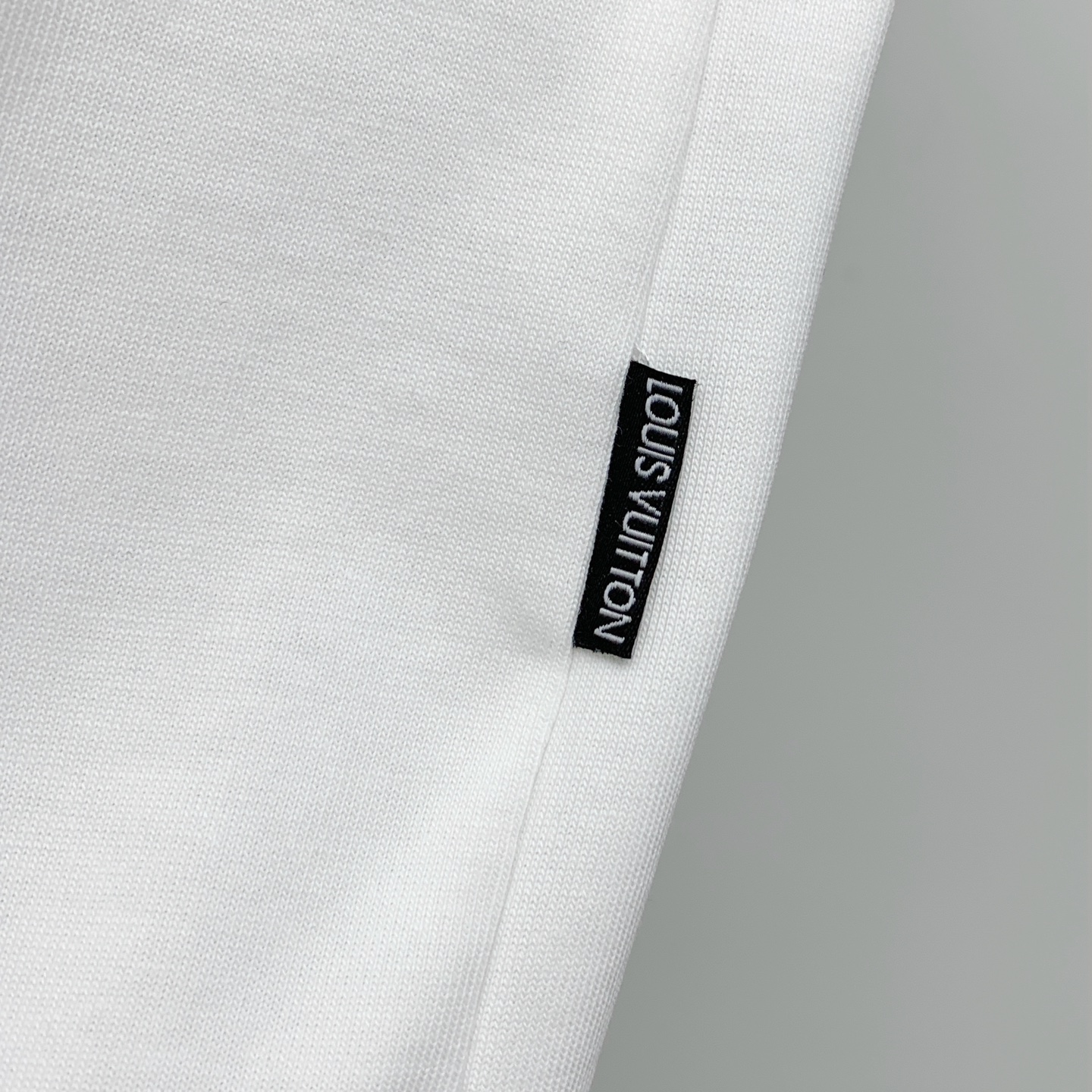 PLV2025夏季新款短袖T恤，个性艺术系列全网独家首发 百搭款细节处理完美纯棉面料十分精致 原版面料 