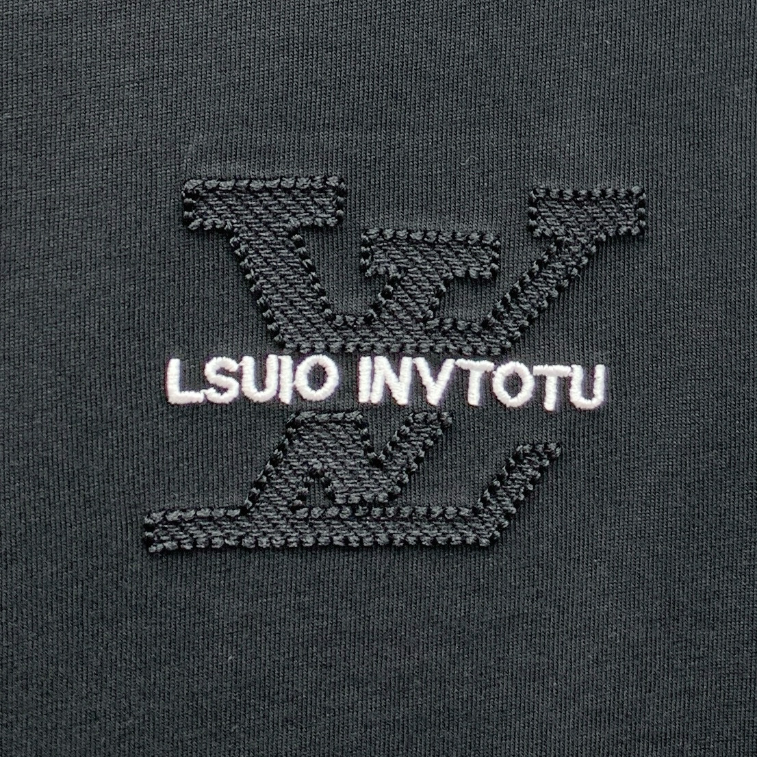 PLV2025夏季新款短袖T恤，个性艺术系列全网独家首发 百搭款细节处理完美纯棉面料十分精致 原版面料 