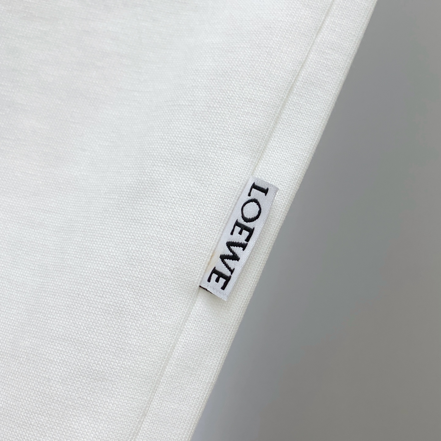 P罗意威2025夏季新款短袖T恤，个性艺术系列全网独家首发 百搭款细节处理完美纯棉面料十分精致 原版面料