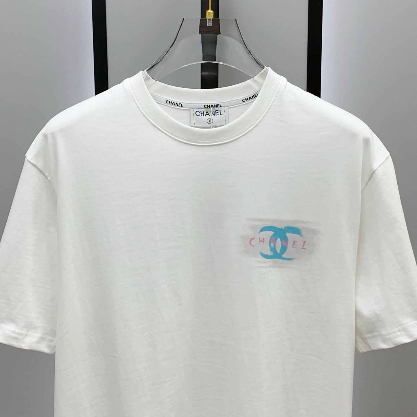 P香奈儿2025夏季新款短袖T恤，个性艺术系列全网独家首发 百搭款细节处理完美纯棉面料十分精致 原版面料