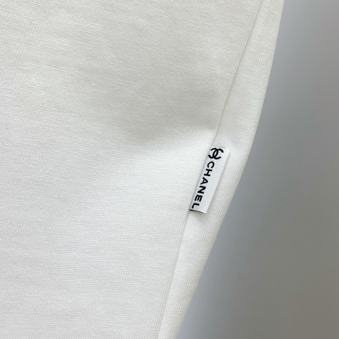 P香奈儿2025夏季新款短袖T恤，个性艺术系列全网独家首发 百搭款细节处理完美纯棉面料十分精致 原版面料