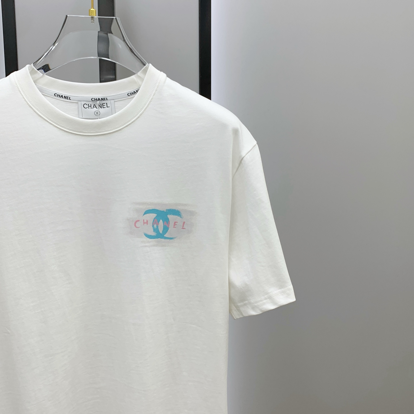 P香奈儿2025夏季新款短袖T恤，个性艺术系列全网独家首发 百搭款细节处理完美纯棉面料十分精致 原版面料