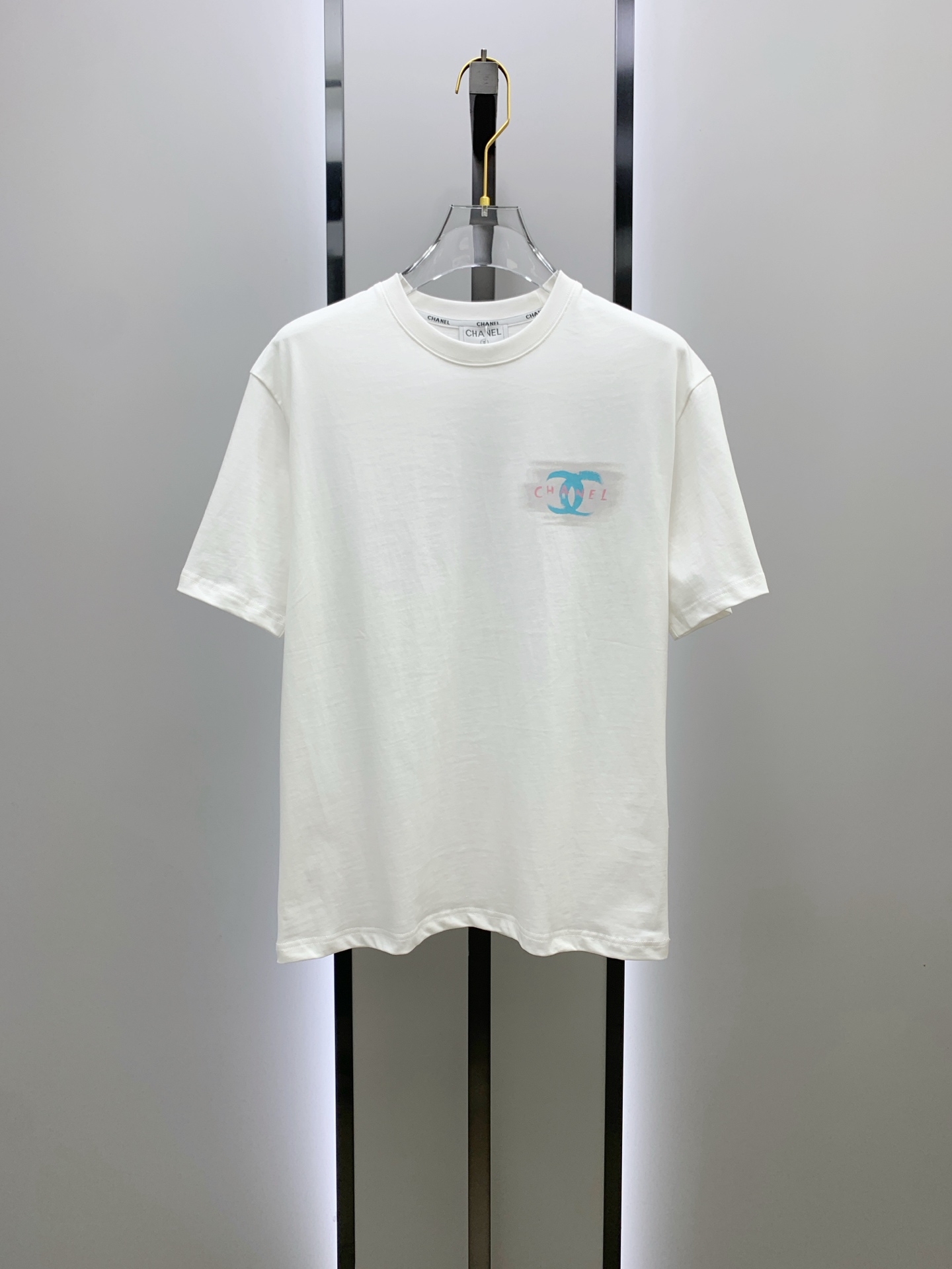 P香奈儿2025夏季新款短袖T恤，个性艺术系列全网独家首发 百搭款细节处理完美纯棉面料十分精致 原版面料