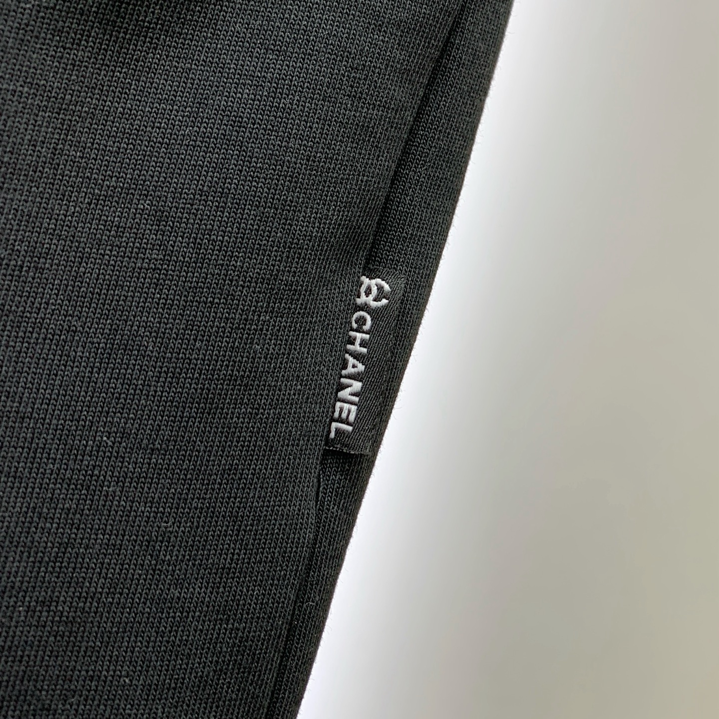 P香奈儿2025夏季新款短袖T恤，个性艺术系列全网独家首发 百搭款细节处理完美纯棉面料十分精致 原版面料