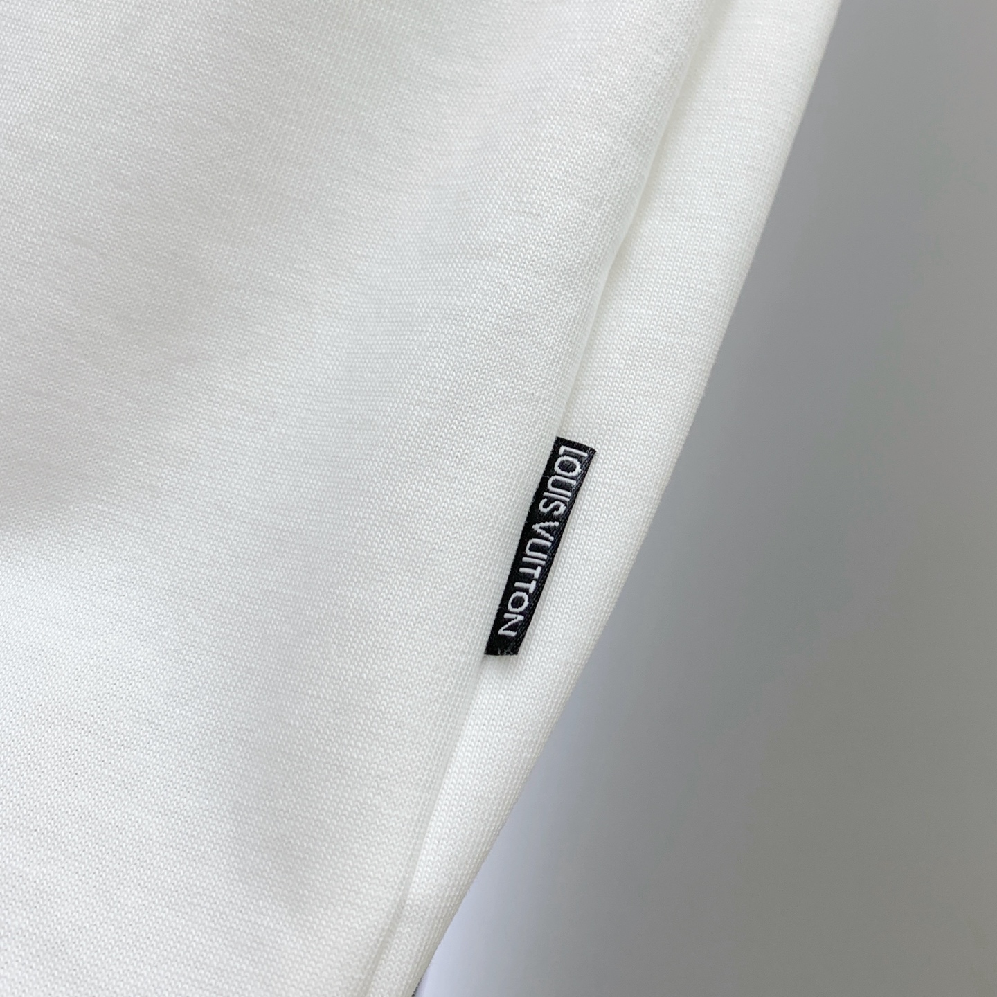 PLV2025夏季新款短袖T恤，个性艺术系列全网独家首发 百搭款细节处理完美纯棉面料十分精致 原版面料 