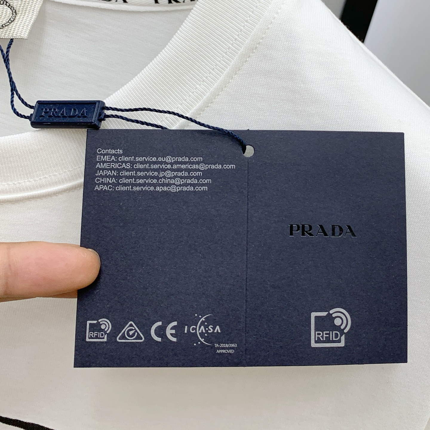 P普拉达2025夏季新款短袖T恤，个性艺术系列全网独家首发 百搭款细节处理完美纯棉面料十分精致 原版面料